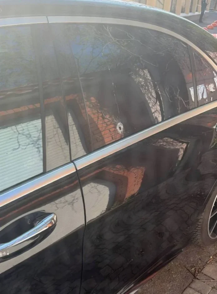 Смерть депутата Олександра Іваницького: нові деталі та фото авто з кулевим отвором