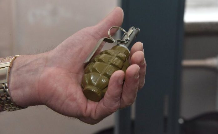 На Дніпропетровщині підірвали авто чиновника, у Києві загинули люди від вибуху гранати