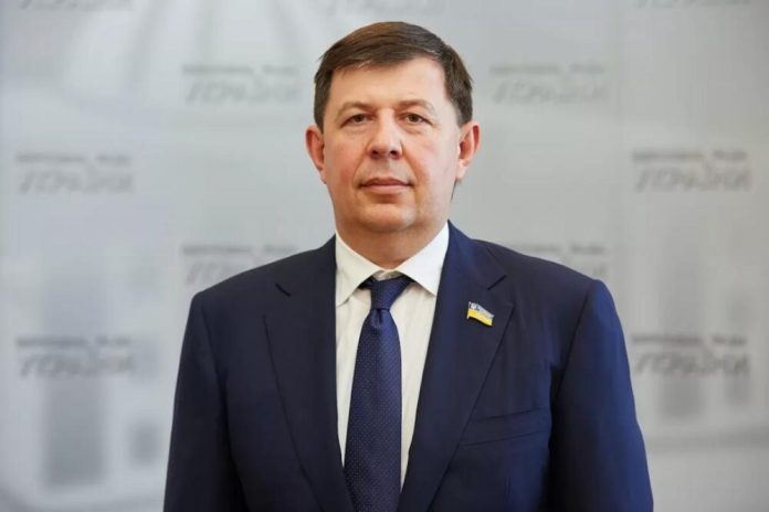 Львівський бізнесмен допомагає підсанкційному депутату виводити гроші за кордон