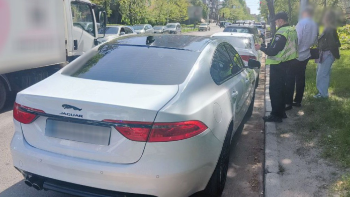 У Києві водій Jaguar під кайфом влаштував перегони з патрульними
