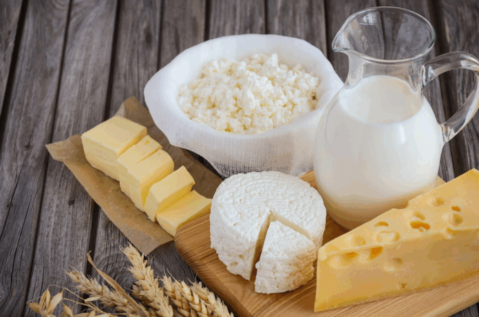 Жирні молочні продукти виявились кориснішими за знежирені