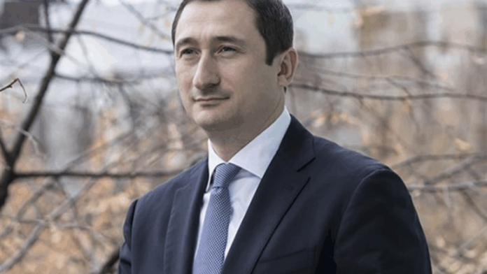 Дружина і син міністра Чернишова виїхали з України