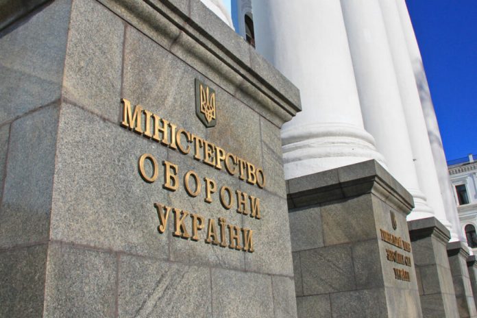 Посадовці Міноборони просували потрібну компанію в тендерах — держава втратила десятки мільйонів