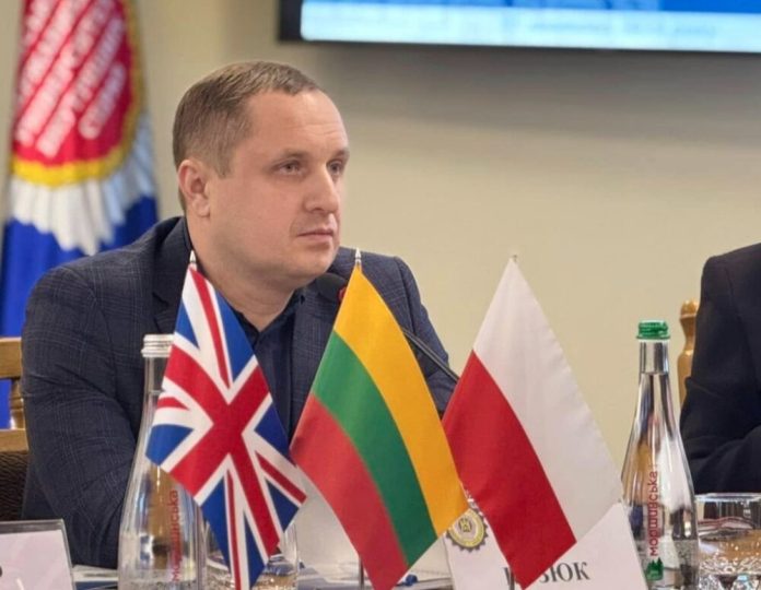 Родина львівського посадовця БЕБ скуповує майно, поки в Києві обіцяють “перезавантаження”