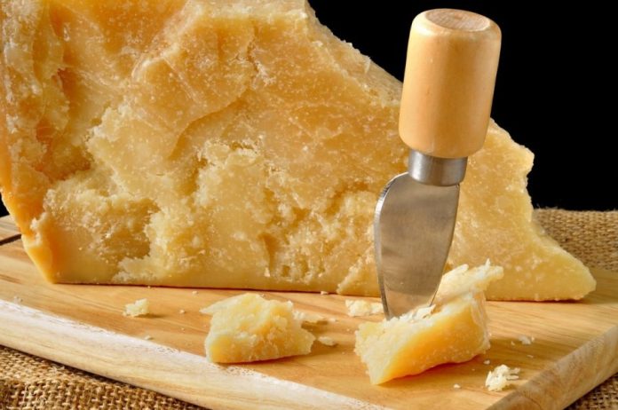 Сир, який можна на дієті: користь пармезану пояснила дієтолог