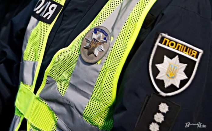 У Полтаві чоловіки позували з прапором ВМФ СРСР — поліція відкрила справу