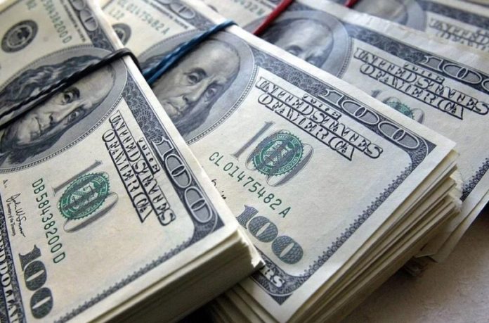 Завідувачка гуртожитків вимагала хабар у військового за житло