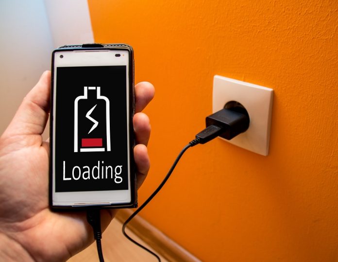 Чому смартфон розряджається вночі, навіть коли ним не користуєшся