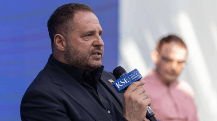 Голова ОП відповів українським студентам на критику влади