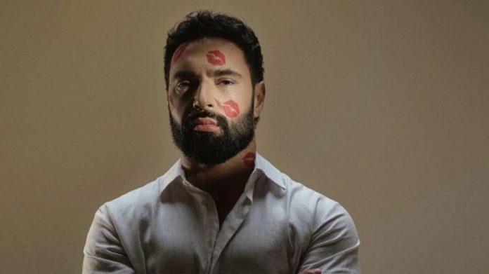 Віталій Козловський оголений у новому кліпі: епатажний анонс, що вразив шанувальників