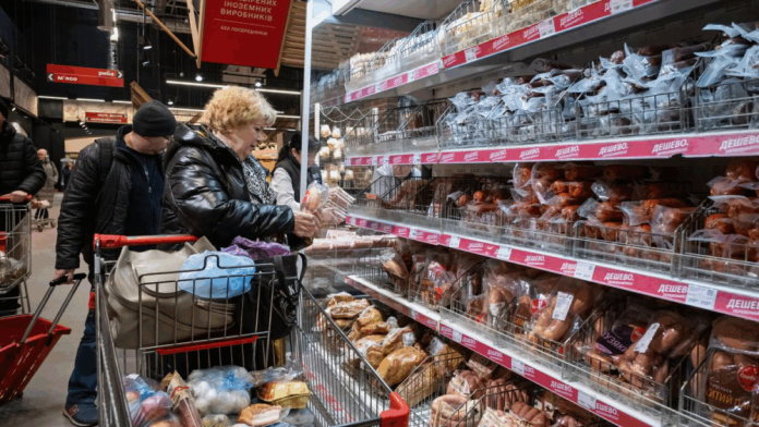 Восени різко зростуть ціни на продукти: що подорожчає найбільше