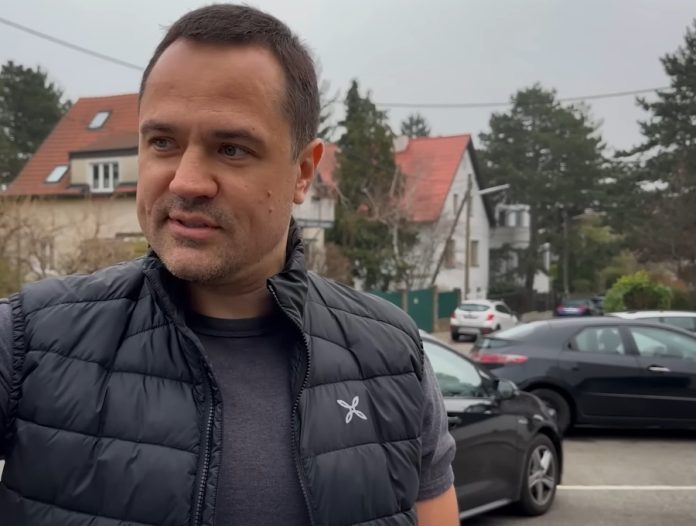 Маєток у Козині: арештована розкіш Комарницького знову опинилася в руках родини втікача Маєток у Козині: арештована розкіш Комарницького знову опинилася в руках родини втікача