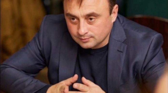 Підозра у незаконному переправленні осіб через кордон: керівнику благодійного фонду 
