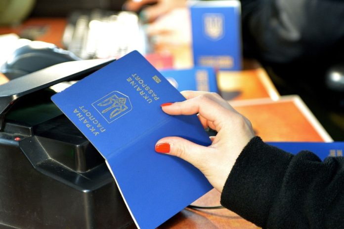 З 12 жовтня 2025 року в Шенгенській зоні вступають нові правила контролю на кордонах: цифрова система EES замінює традиційний штамп