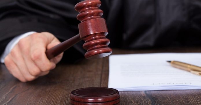 В Одесі перед судом двоє чоловіків, які вимагали гроші за неіснуючий борг