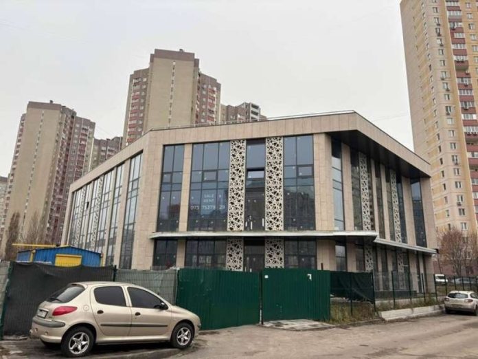 Продаж будівлі на Позняках: що сталося з соціальною інфраструктурою району?