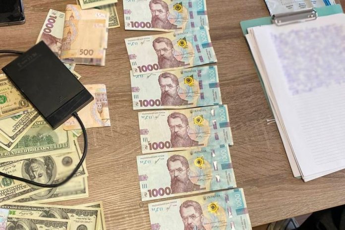 У Києві до суду скеровано справу шахраїв, які ошукали літніх людей під виглядом комп’ютерних майстрів