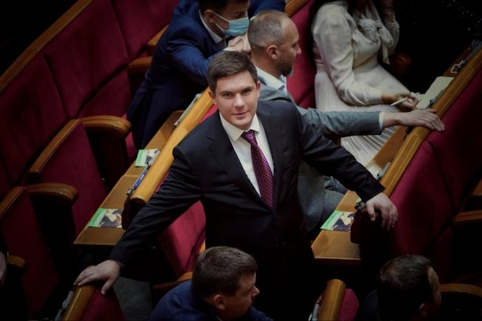 Депутат-привид у Верховній Раді: як мандат зберігається без участі в роботі парламенту