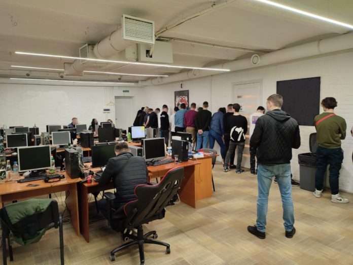 У Дніпрі ліквідували міжнародну шахрайську мережу