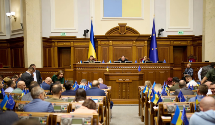 Депутати не готові скласти мандати: нові механізми контролю від Офісу Президента