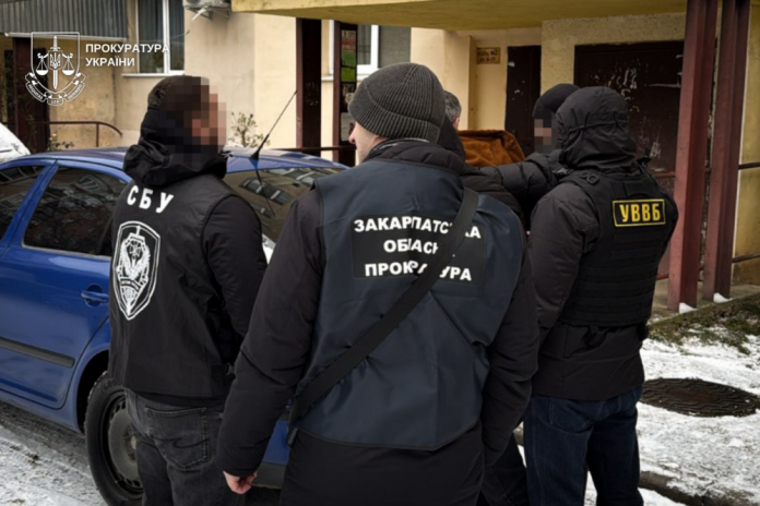 Заголовок: Закарпатська митниця: чиновник організував контрабанду елітних годинників