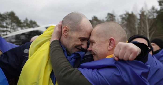 Обмін полоненими: 193 українських захисники повернулися додому