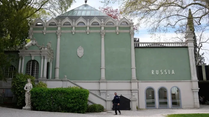 Єврокомісія розглядає можливість зупинення фінансування Венеційської бієнале в розмірі 2 мільйонів євро через участь Росії