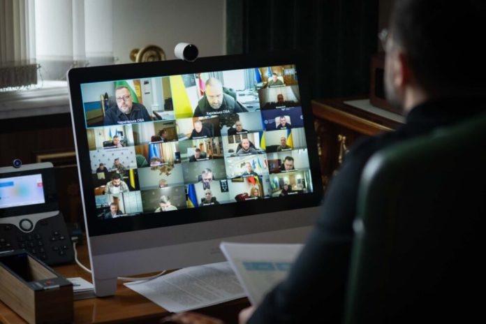 Зимові виклики: Зеленський закликав до прискорення підготовки регіонів до опалювального сезону