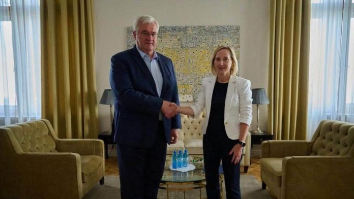 Переміщення у дипломатичному корпусі США: Джулі Девіс завершує свою місію в Україні