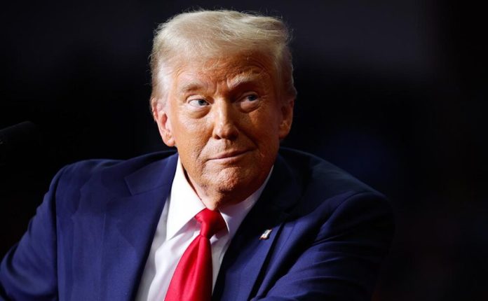 Трамп представив себе в образі 