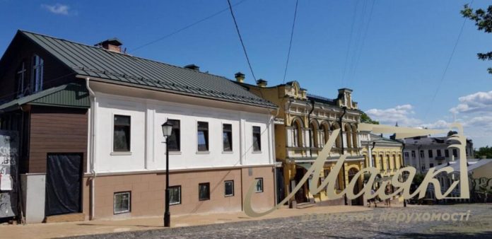 Унікальний будинок у центрі Києва виставлено на продаж