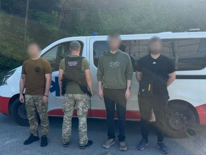 В Буковині викрито шахрайську схему виїзду за кордон під виглядом волонтерської місії