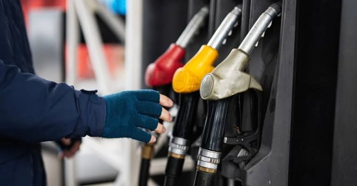 Економія до 350 грн за одну заправку: де в Україні найдешевше паливо