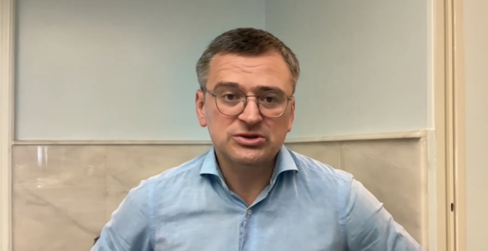 Кулеба закликав Зеленського вирішити конфлікт у військовому керівництві