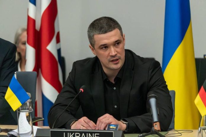 Тисячі українців вийшли на підтримку Михайла Федорова: протест проти його усунення з поста міністра оборони